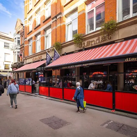 Rezz Temple Bar, Hotel