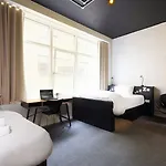 Отель Rezz Temple Bar, 3*