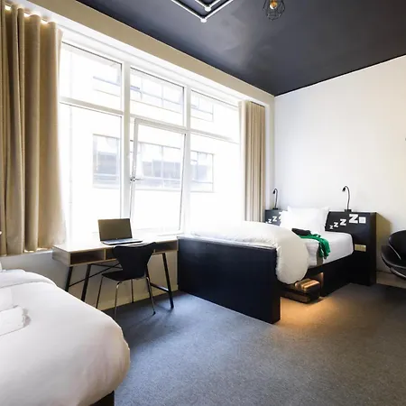 Rezz Temple Bar, Hotel