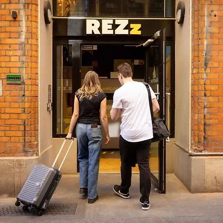 Rezz Temple Bar, 3*
