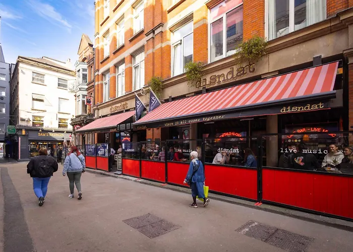 Rezz Temple Bar, Hotell