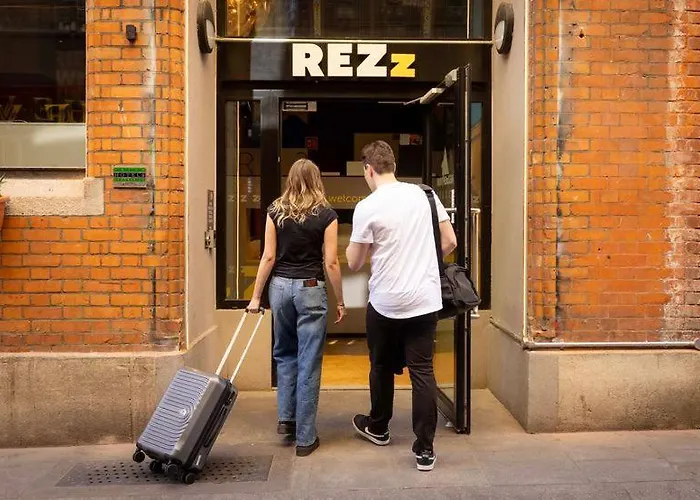 Rezz Temple Bar, 3*